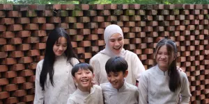 Momen Idul Adha Zaskia Adya Mecca Bersama Anak-anaknya, LDR dengan Hanung Bramantyo