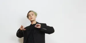 Momen Jackson Wang saat Dicubit Pipinya Oleh Seorang Penggemar, Wajah Syok - Tampak Tidak Nyaman