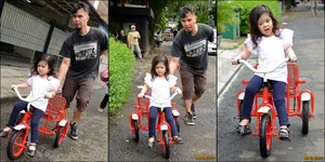 Momen Manis Dhani Temani Safeea Main Sepeda Antik - Menggemaskan