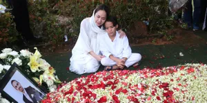 Momen Menyentuh Perpisahan Artis dengan Orang Tercinta Sepanjang Tahun 2020