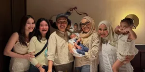 Momen Perayaan Ultah Ayah Ayu Ting Ting yang Digelar Sederhana, Hangat Dikelilingi Anak Cucu