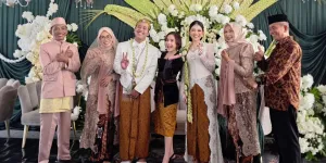 Momen Prilly Latuconsina Datang Kondangan ke Nikahan Fans