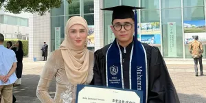 Mulan Jameela Dampingi Putranya Wisuda di Jepang, Resmi Sandang Gelar B.Sc