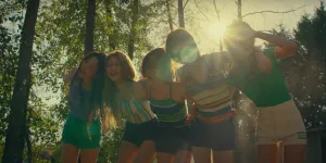 MV 'Dancing Alone' KiiiKiii Sangat Estetik dan Bikin Mata Terasa Segar!