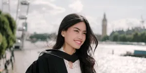 Namira Adjani Wisuda S-2 di UCL London, Dihadiri Suami dan Alya Rohali