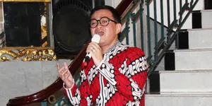 Nangis di Depan Banyak Orang, Inilah Momen Mengharukan Hedi Yunus