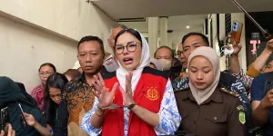 Nikita Mirzani Minta Tetapkan Reza Gladys Sebagai Tersangka Keterangan Palsu