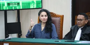 Nikita Mirzani Ngantuk Hingga Tiba-Tiba Ngidam Siomay Sebelum Sidang Dimulai
