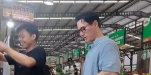 Nino Fernandez Belanja Buah dan Bumbu di Pasar, Gak Pakai Ditawar