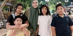 Oki Setiana Dewi Nikmati Malam Kairo Bareng Anak, Bagikan Doa Hangat