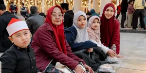 Oki Setiana Dewi Buka Puasa & Tarawih di Masjid Tertua Afrika
