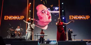 Para Sahabat Musisi Rayakan Karya Gustiwiw di Panggung Synchronize Festival