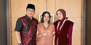 Pasha Ungu Kondangan ke Palu Bareng Istri, Pesona Anak Gadisnya Curi Perhatian