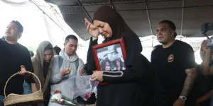 Pemakaman Aktor Gary Iskak, Keluarga Tak Kuasa Menahan Tangis