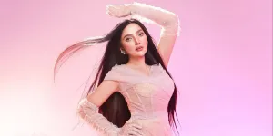 Pemotretan Terbaru Ashanty, Rayakan Usia 42 Tahun dengan Menawan Serba Pink