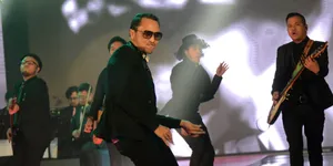 Penampilan Nidji di Launching Magnum Pink and Black