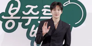 Penampilan Perdana Kim Seon Ho Usai Kontroversi Pajak, Full Senyum