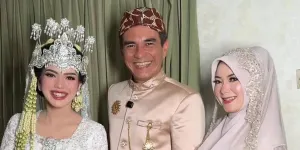 Pernikahan Karnisya Anak Teddy Syach dan Mendiang Rina Gunawan, Melly Goeslaw Jadi Wedding Singer