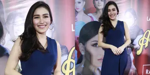 Pesona Anggun Ayu Ting Ting di Preskon Perilisan Album Kompilasi
