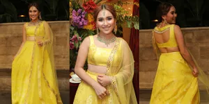 Pesona Cantik Ayu Ting Ting Hadiri 'Henna Night' Tania Nadira, Pamer Punggung!