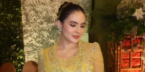 Pesona Cantik Steffi Zamora Jadi Bridesmaid, Tampil Anggun dalam Balutan Kebaya Kuning Emas