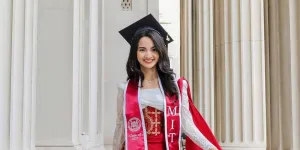 Pesona Sabrina Anggraini Pakai Batik, Selalu Anggun dan Berkelas