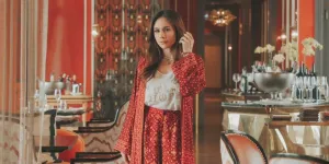 Pesona Wulan Guritno Pakai Batik, Padukan Tradisi dan Gaya Modern