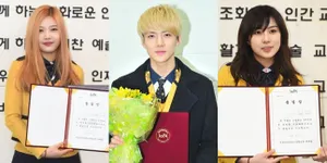 Pictorial Momen Kelulusan Idol K-Pop Dari SMA, Aura Bintang Deh!