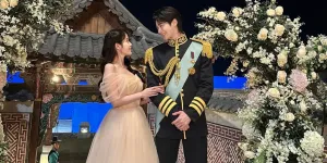 Postingan IU Bareng Byeon Woo Seok di Instagram, Bikin Makin Baper 'PERFECT CROWN'