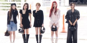 Potret 5 Member Red Velvet di Bandara Menuju Indonesia, Gayanya Seperti Putri Bangsawan