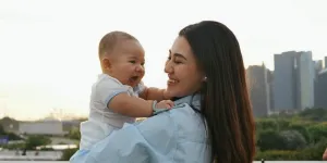 Potret Aaliyah Massaid dan Thariq Halilintar Piknik di Singapura, Ajak Baby Arash Bermain