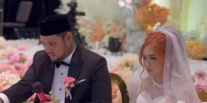 Potret Akad Nikah Virgoun dan Lindi, Salting Hingga Saling Cium Tangin