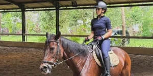 Potret Alisia Rininta Pertama Kali Berkuda, Ngaku Langsung Jatuh Hati