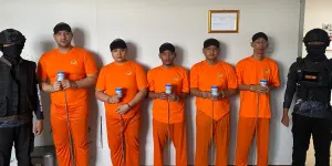 Potret Ammar Zoni Kembali ke Nusakambangan, Kaki Tangan Diborgol Rantai