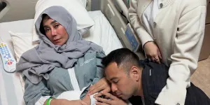 Potret Amy Qanita Jatuh Sakit, Raffi Ahmad Minta Doa agar Operasi Ibunda Dilancarkan