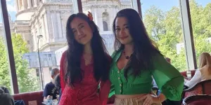 Potret Anak Angie Virgin Kuliah di Oxford Bikin Ortu Bangga dan Kangen