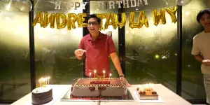 Potret Andre Taulany Rayakan Ultah ke-51, Dapat Karangan Bunga Kocak hingga Kejutan Meriah