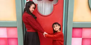 Potret Anjani Dina Ajak Anak Pergi Liburan, Seru Banget