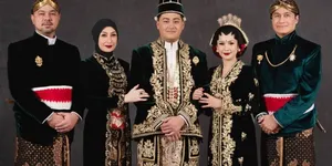 Potret Annisa Trihapsari, Sultan Djorghi, & Adjie Pangestu di Pernikahan Rafi