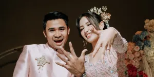 Potret Asnawi Mangkualam dan Yuriska Patricia Lamaran Adat Bugis, Elegan Warna Pink