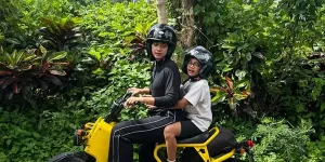 Potret Ayudia Bing Slamet Belajar Mengendarai Motor, Alasannya Anak yang Menyuruh