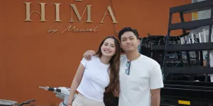 Potret Azriel Hermansyah & Sarah Menzel Buka Cafe Baru di Kintamani