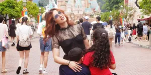 Potret Bahagia Tasya Farasya Bersama Anak Disneyland, Ayang Cosplay Jadi Princess
