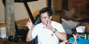 7 Potret Baim Wong saat Mengajar Soal Akting dan Penyutradaraan, Beri Kesempatan Open Casting Juga di Sekolah