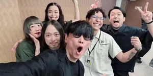 Potret Baskara Putra Ketemu Sakanaction di Jepang, Pamer Album Bertanda Tangan