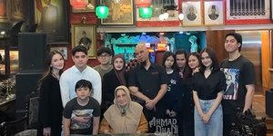 Potret Buka Bersama Keluarga Ahmad Dhani Bersama Tujuh Anak dan Calon Menantu, Hangat Banget!