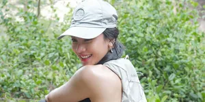 Potret Cantik Anya Geraldine Saat Hiking ke Gunung Nglanggeran Yogyakarta