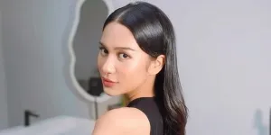 Potret Cantik Azizah Salsha yang Tetap Rajin Endorse di Tengah Perceraian