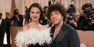 Potret Cantik Selena Gomez di Golden Globes 2026, Tatapan Benny Blanco Penuh Cinta