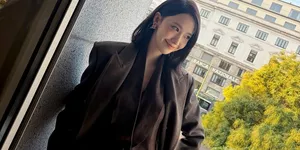 Potret Cantik YoonA Hadiri Show Max Mara di Milan Fashion Week